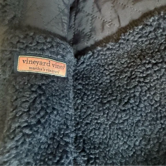 Vineyard Vines Martha’s Vineyard Reversible Quilted Vest - Picture 10 of 10